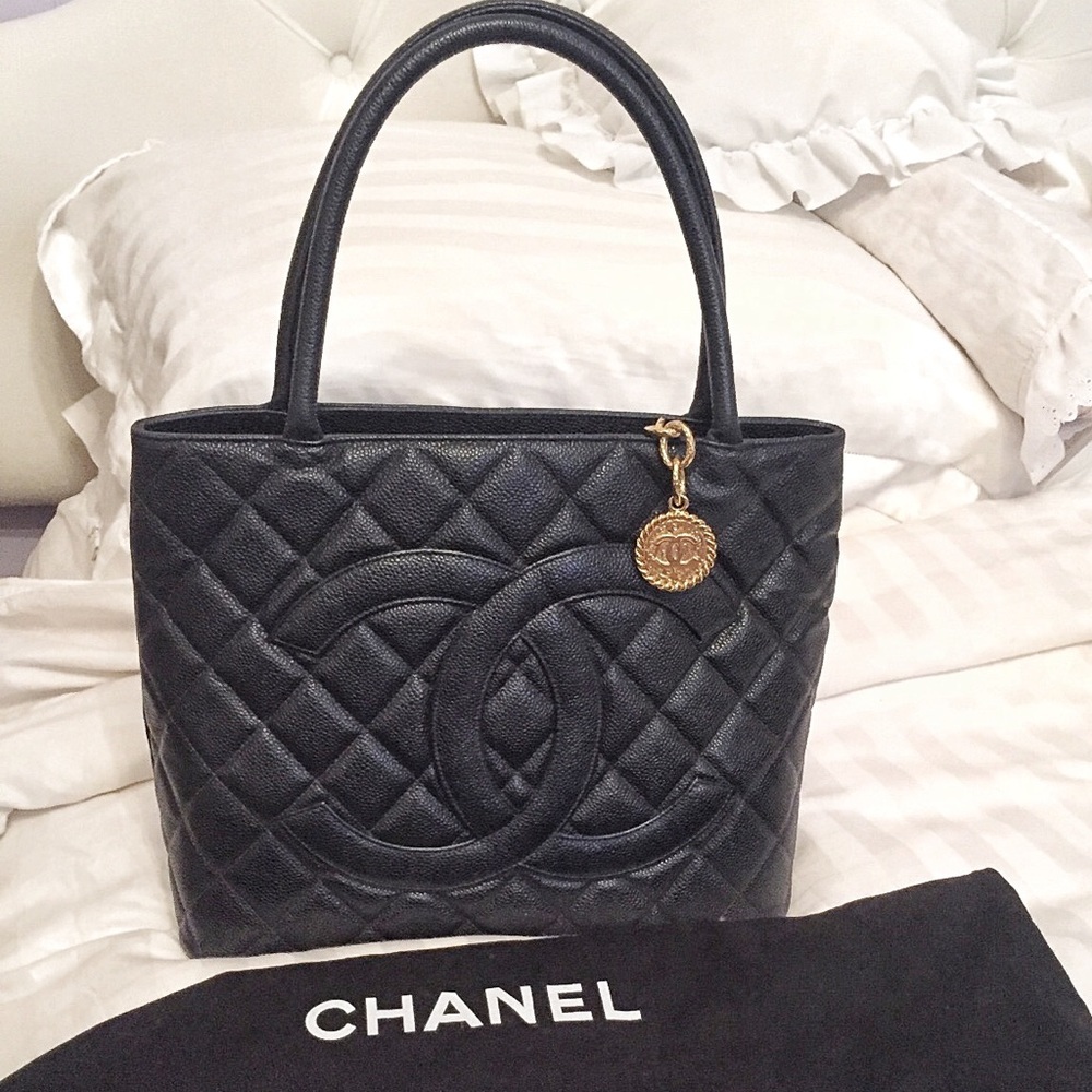 ❌SOLD❌ CHANEL Caviar Medallion Tote Bag - Picture 1 of 3